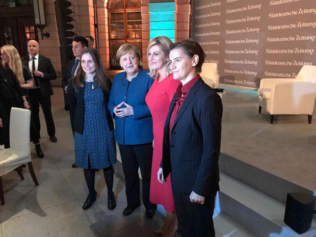 Брнабић на свечаној вечери у Берлину, у присуству Меркел (ФОТО)